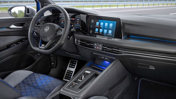 Nội thất Volkswagen Golf R Performance