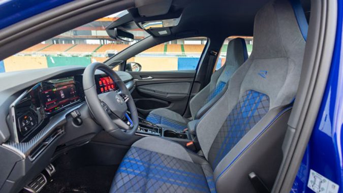 Nội thất Volkswagen Golf R Performance