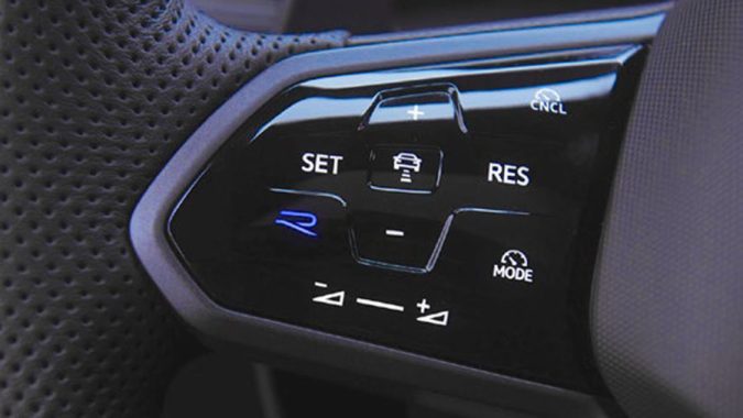 Nội thất Volkswagen Golf R Performance