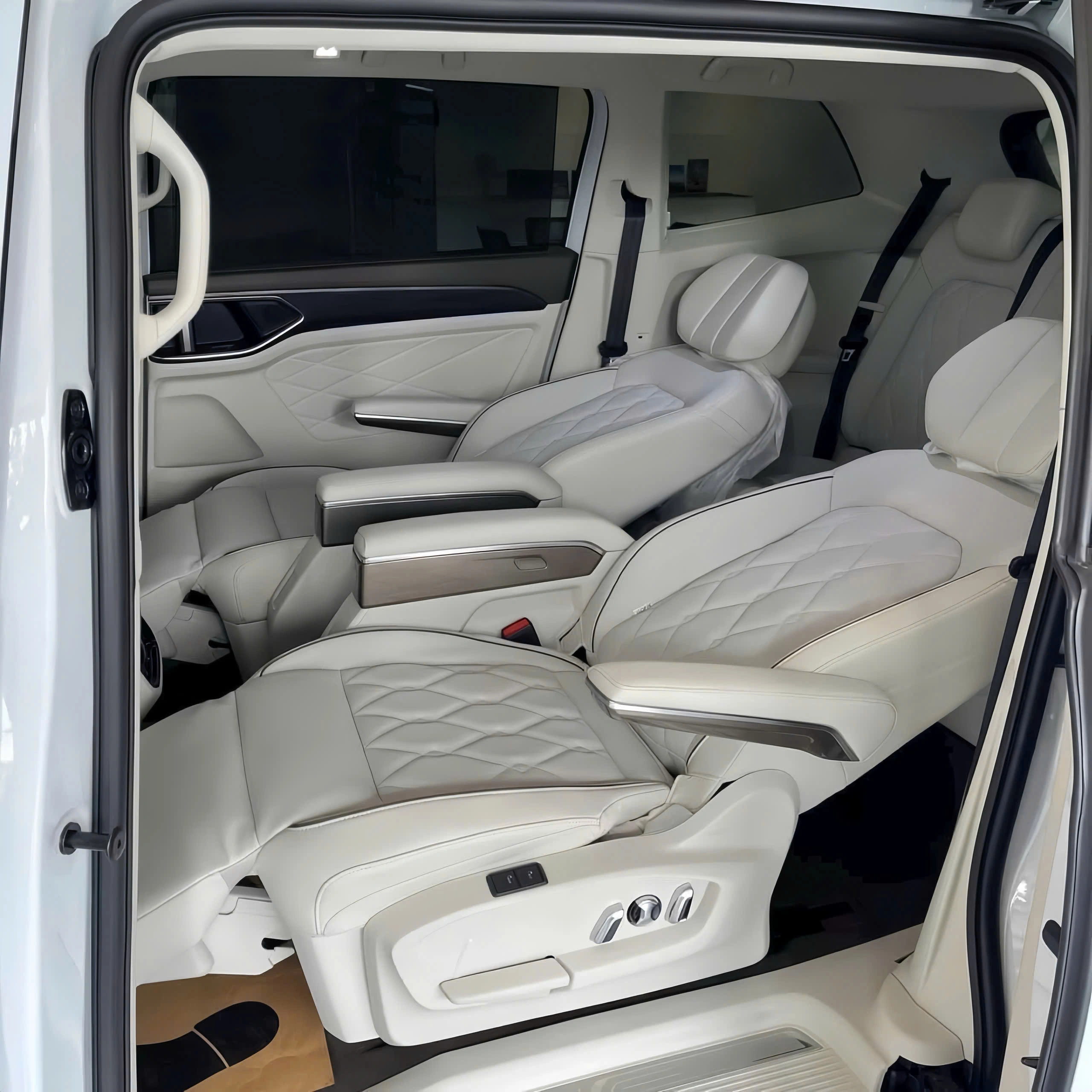 Ghế thương gia hàng 2 cao cấp trên Volkswagen Viloran Luxury