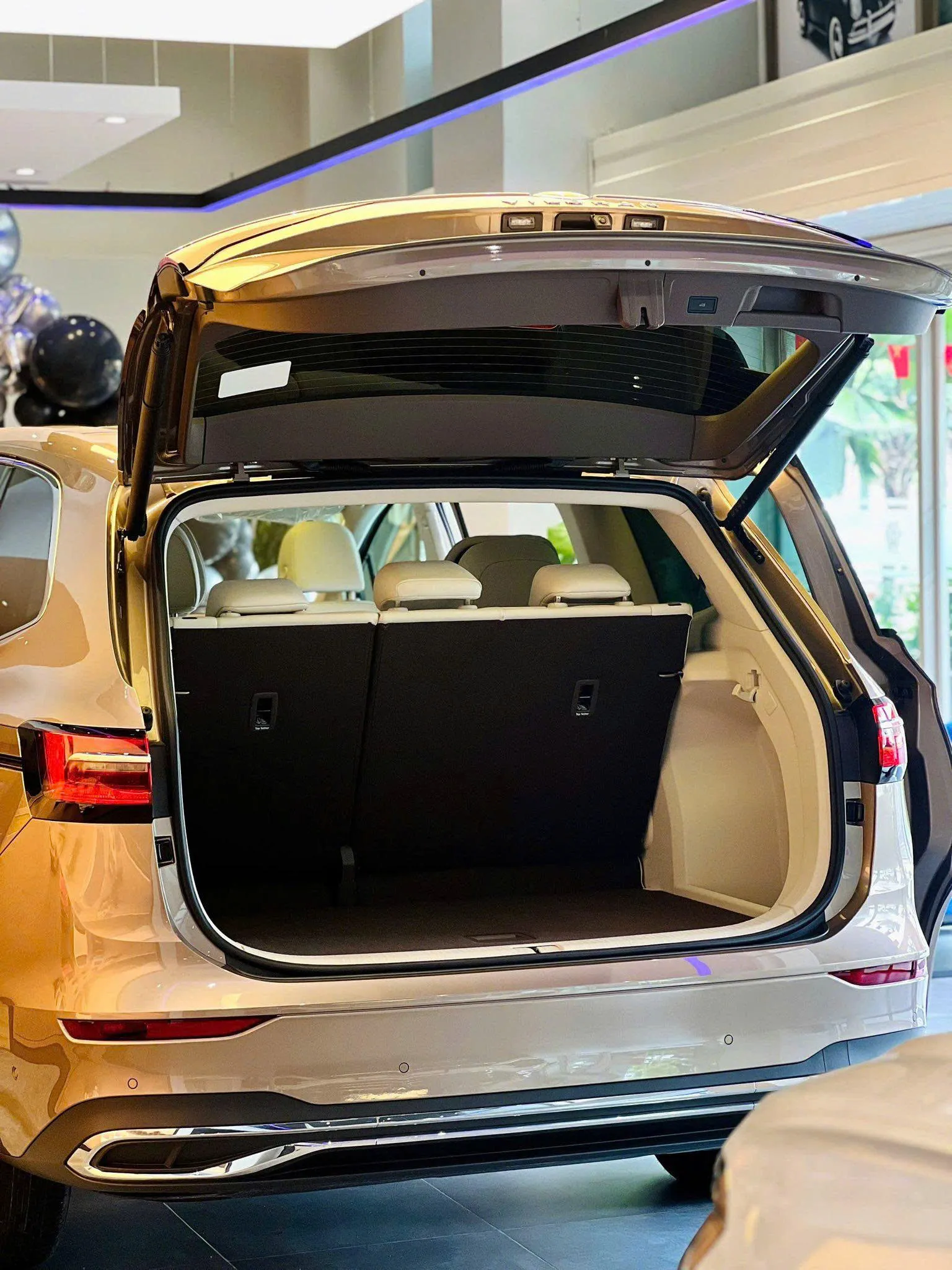 Cốp xe Volkswagen Viloran