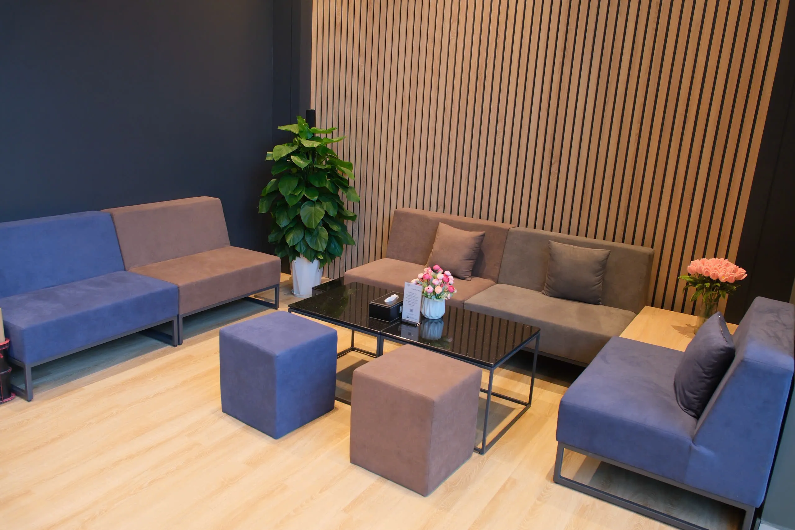 Khu vực tiếp khách Showroom Volkswagen Nguyễn Trãi