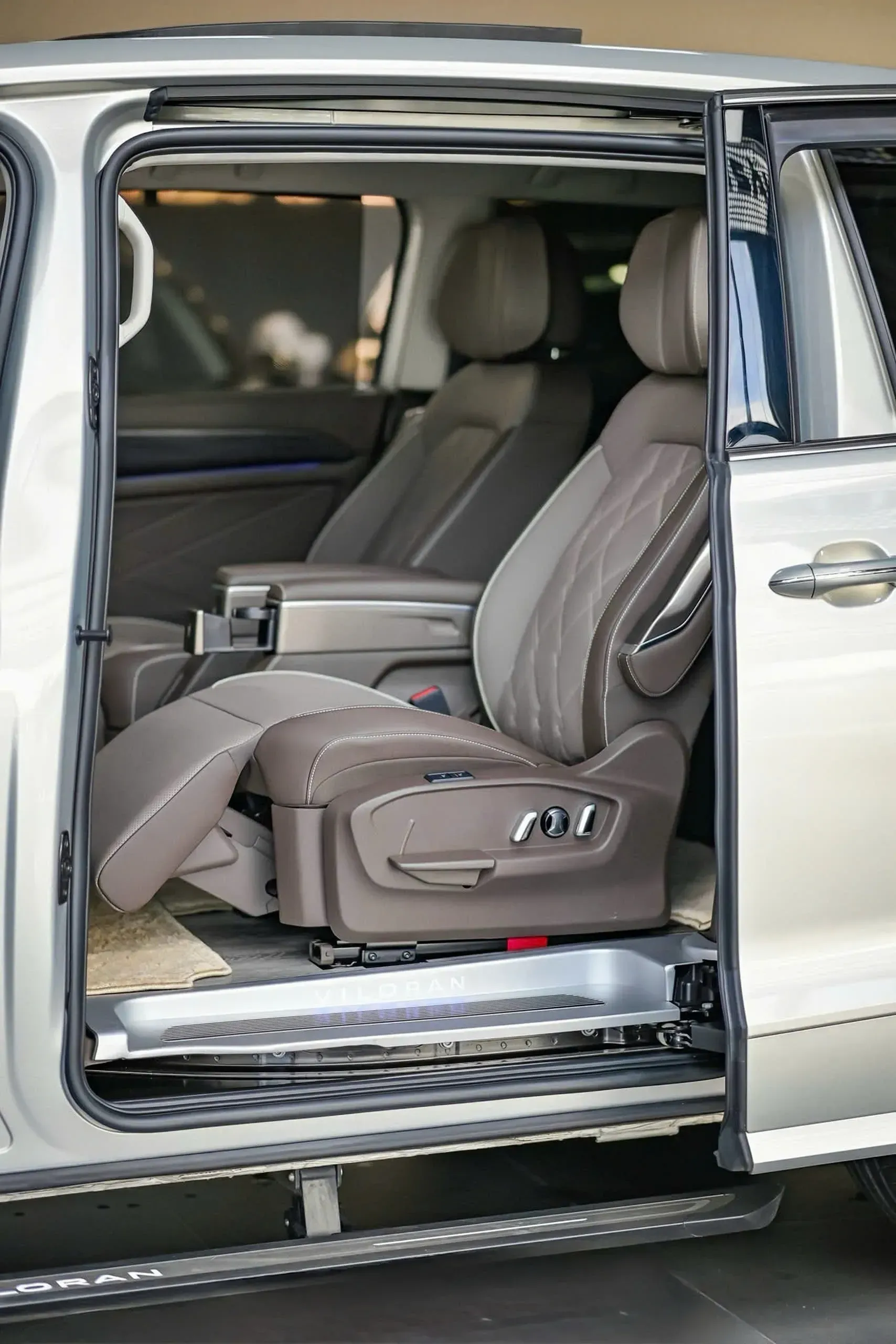 2 Ghế ngồi hạng thương gia trên Volkswagen Viloran