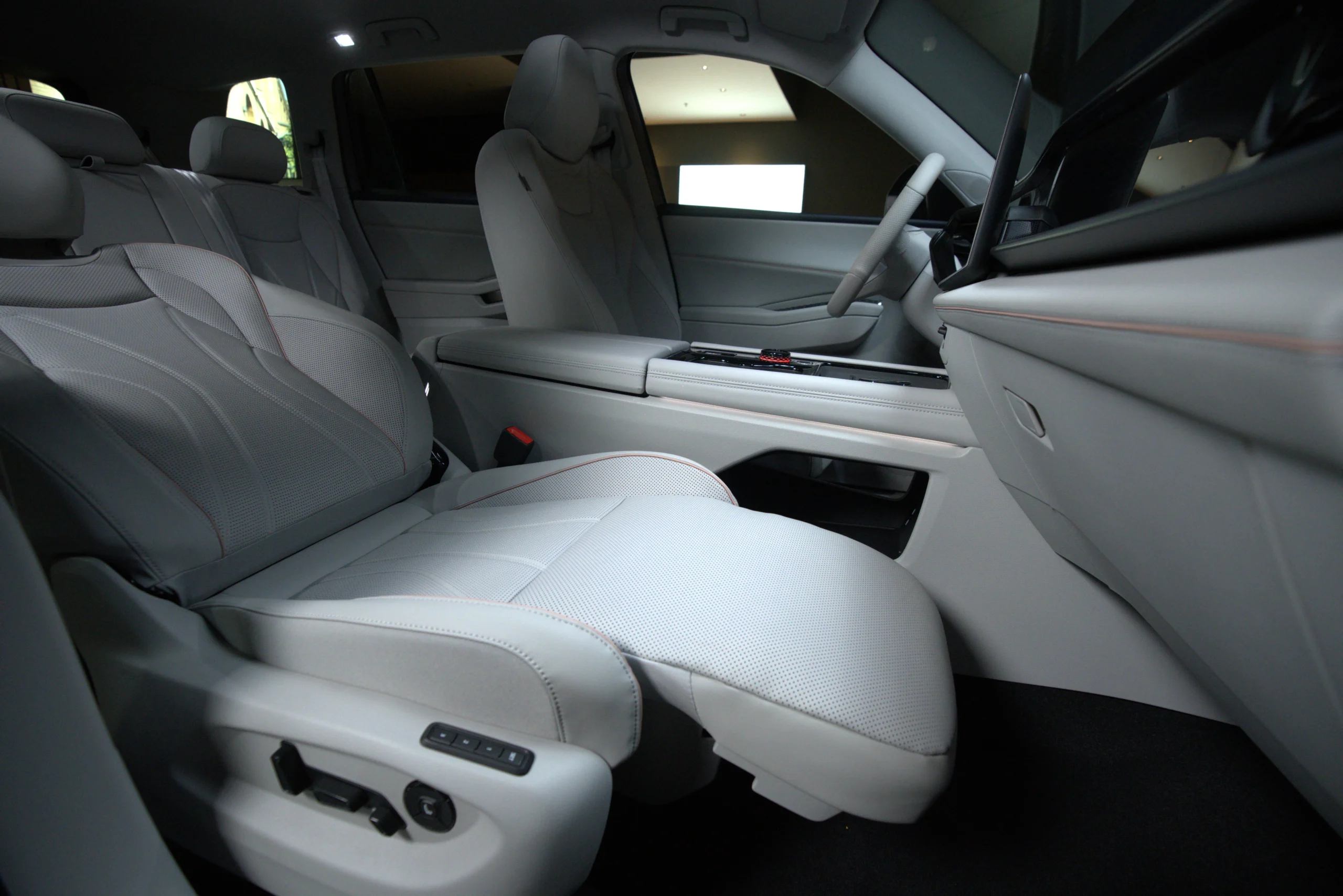 Ghế thương gia "Queen Seat" trên Volkswagen Teramont Pro