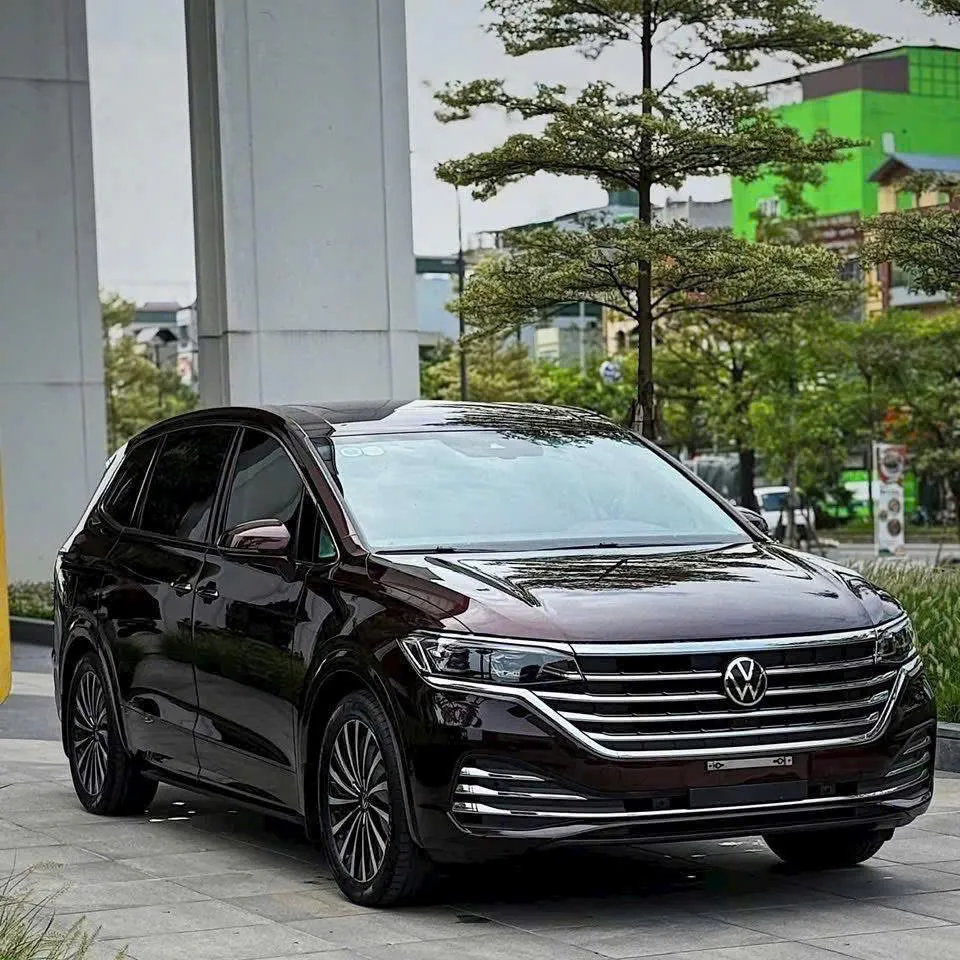 Ngoại thất Volkswagen Viloran Luxury màu đỏ