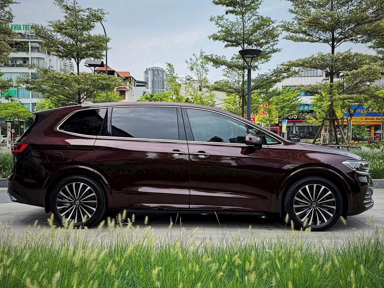 Ngoại thất Volkswagen Viloran Luxury màu đỏ