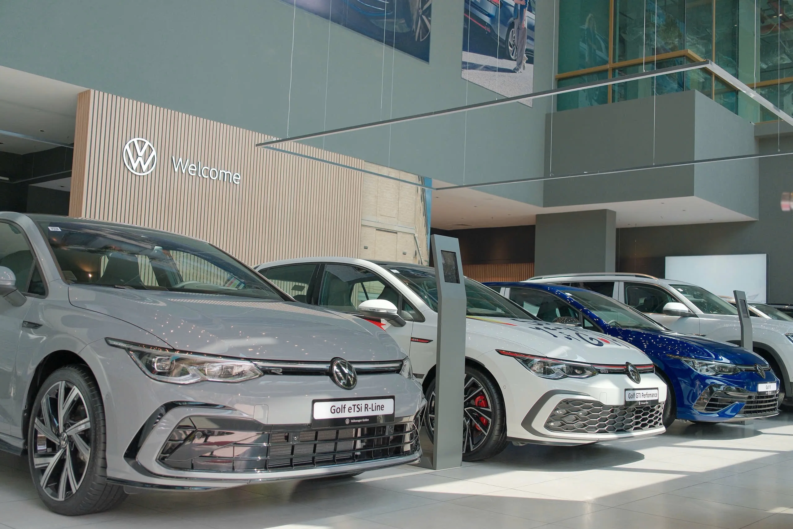 Xe trưng bày tại showroom volkswagen nguyễn trãi